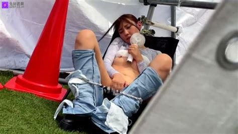 Watch 国产牛仔裤性感小姐姐野外露出自慰 Swag Porn 主播 Porn SpankBang