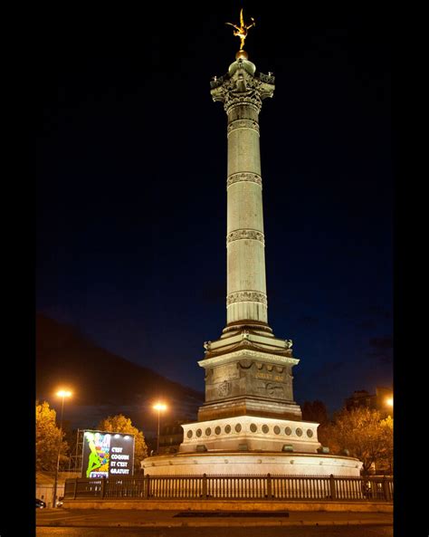 Photo Présentation de l exposition Sex and the City place de la Bastille à Paris le