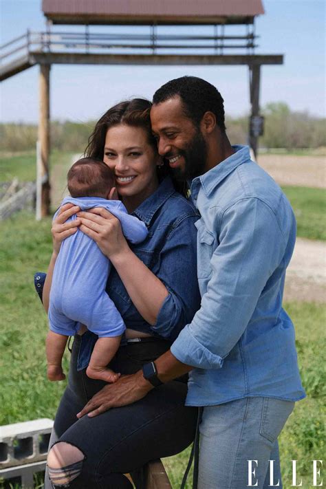 Ashley Graham Poses Nude And Breastfeeds Son Isaac Photo