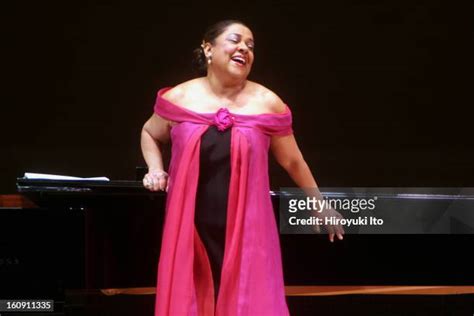 Hot Sexy Kathleen Battle Bikini Pics