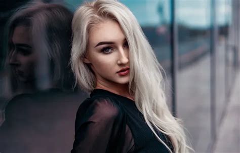 Скачать обои girl sexy hot girl eyes smile beautiful figure model раздел девушки в