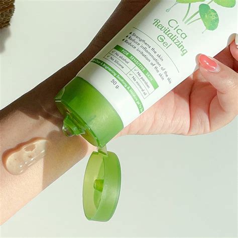 Cica Revitalizing Gel เจลกู้ผิวใบบัวบก 50 g. The charming garden W.50