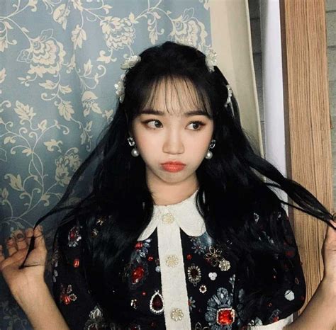 Potret Chaewon IZONE Dengan Rambut Panjang Untuk Comeback