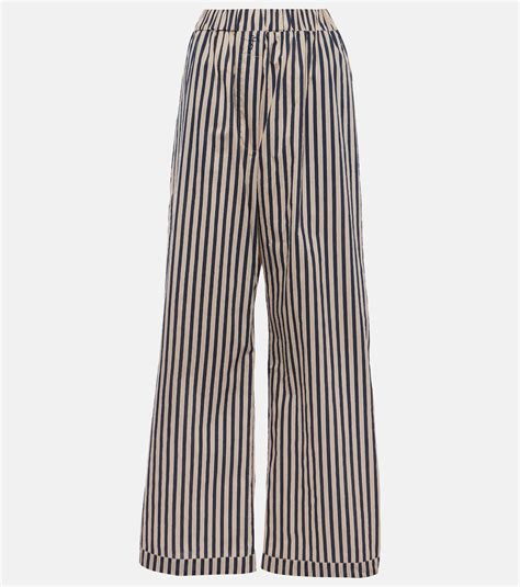 Kaia Gerber Wore 2024's Biggest Casual Pant Trend With Flats | Who What