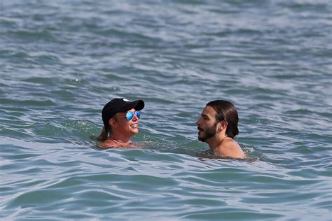 Possible Proposal Bikini Clad Britney Spears Spotted Wearing A Diamond Ring In Hawaii But