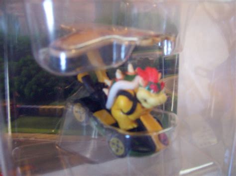 Hot Wheels Mario Kart Gliders Bowser Standard Kart Bowser Kite