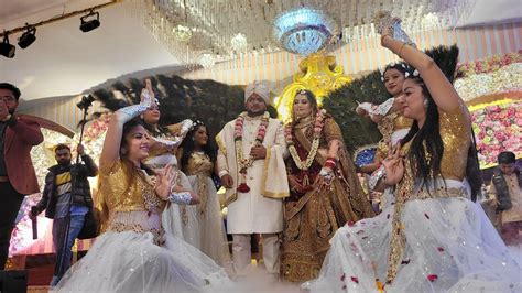 Grand Jaimala Entry Bride And Groom Bride Dance Entry By Doliwala Events And Wedding Youtube