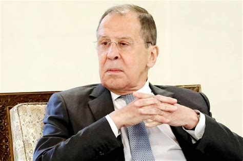 "Наводит на мысли". Лавров прокомментировал отъезд в Германию ...