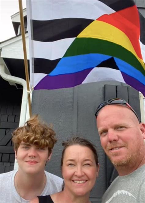 Watch Hearts Melt Over Father S Lovely Act Of Solidarity For Gay Son Extra Ie