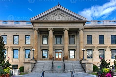 Greene County Courthouse building facade in the Greek revival style in