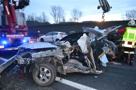 Bfk Melk Ff Blindenmarkt Schwerer Verkehrsunfall Auf Der A