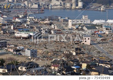 東日本大震災から約1か月後の大船渡の写真素材 [75450499] - PIXTA