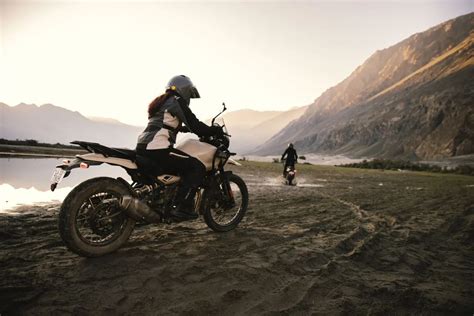 Royal Enfield Himalayan 450 Moto Himalayan Andar De Moto