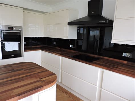 Splashback In Signal Black Abelglass Design