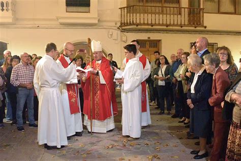 El Obispo Bendice Las Reformadas Entradas A La Iglesia San Juan