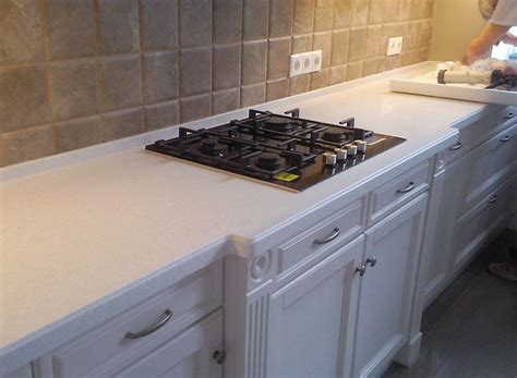 Кухня с белой варочной панелью (76 фото) - фото - картинки и рисунки ...