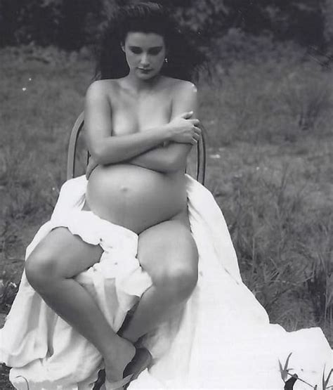 Demi Moore una abuela muy sexy de 60 años posa en bikini con su nieta