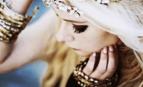 Avril Hasbeen Intenta Marcarse Un Bop Con Dumb Blonde Junto A Una Nicki Minaj De Oferta Odi