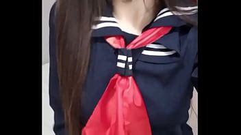 cachonda mostrando sus pequeñas tetas XVIDEOS