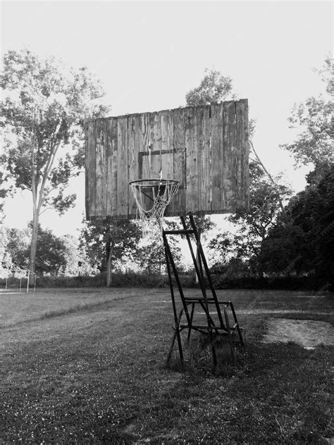 Premium Photo Empty Bench In Park