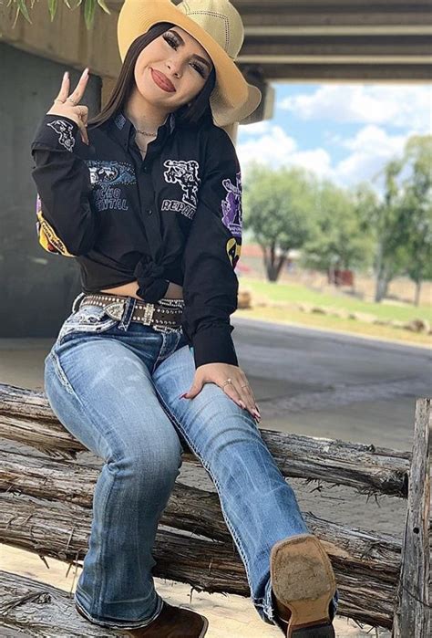 Pin By Ary On Mexican Fits Latina Fashion Outfits Vaquera Outfit Mexican Outfit