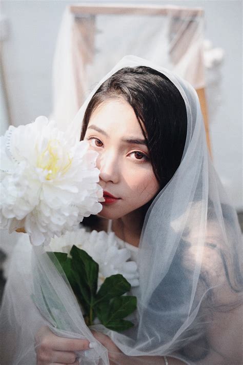 Hot girl đội Hồ Hoài Anh tung bản cover Anh nhà ở đâu thế Mượn rượu tỏ tình