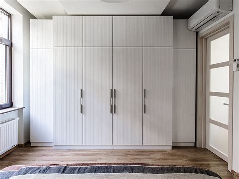 Шкаф с фрезерованными фасадами: 59 фото