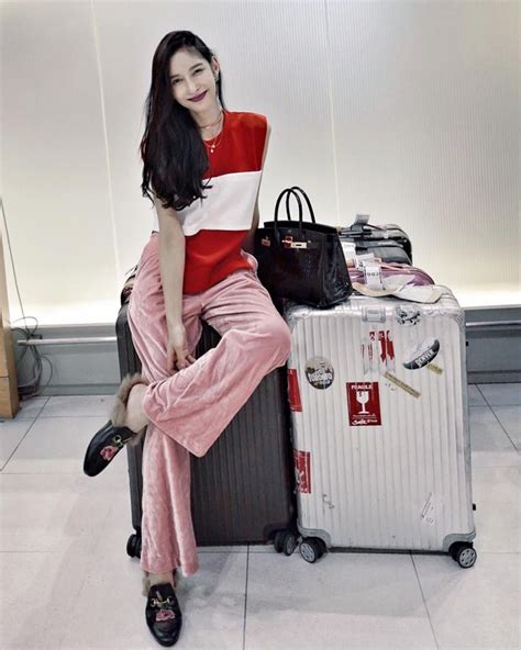 Hot girl chuyển giới người Lào và cuộc sống sang chảnh đáng ngưỡng mộ