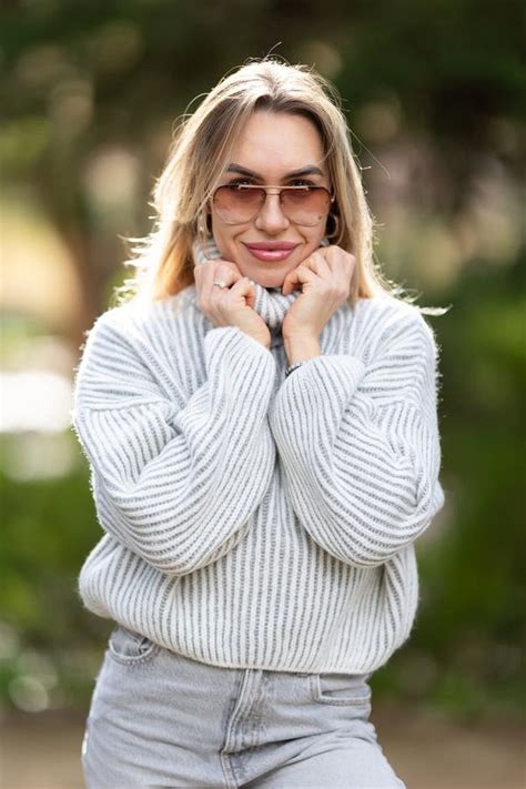 Beautiful Blonde Woman Wearing Sunglasses Smiling In Nature Stock Image Image Of Girl Outdoor