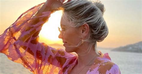 A Place In The Sun Danni Menzies Wows In Tiny Bikini As She Poses With Stunning Sister Daily Star