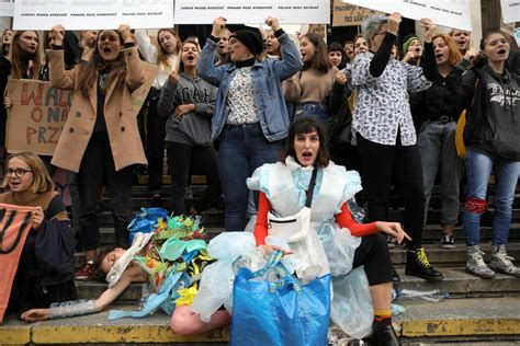 Młodzieżowy Strajk Klimatyczny w Warszawie Protest Tysięcy Miast ZDJĘCIA