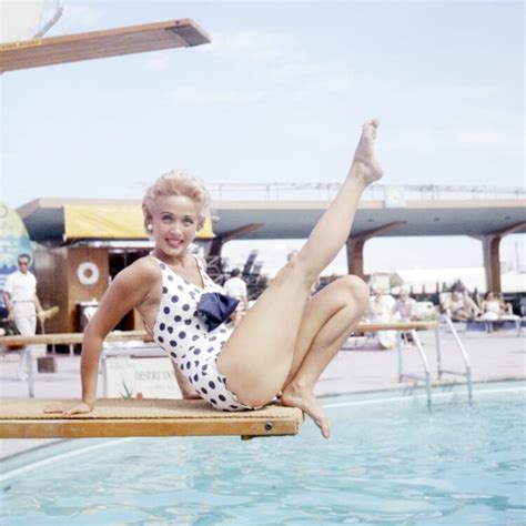 Hot Sexy Lillian Powell Bikini Pics