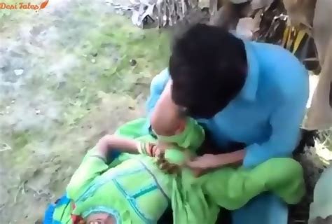 Allahabad Village Girl Quick Outdoor Sex Near Farm With Bf Village Outdoor