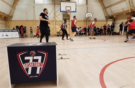 Basket Cest Parti Pour Le Championnat Contre Le Parisien