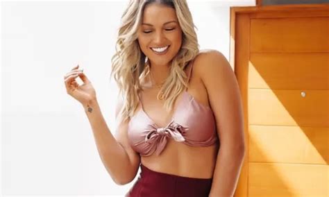 Angie Arizaga vuelve a encender Instagram con fotografía en bikini