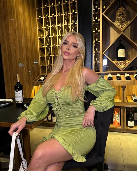 Giovanna Menezes Hot Instagram Model Biography Height Net Worth Boyfriend Pics BrightCeleb