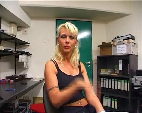 Erstesmal Solo Vor Der Kamera Milf Besorgt Es Sich Xhamster