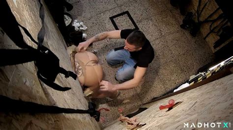 Une Maman Blonde Laisse Ses Clients Se Faire Enculer XHamster