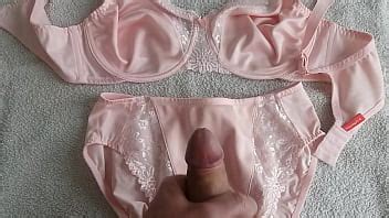 Cumming Su Mutandine Rosa XVIDEOS