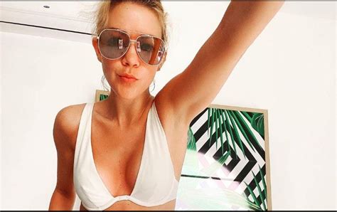 Fernanda Castillo Posa En Bikini El Informador