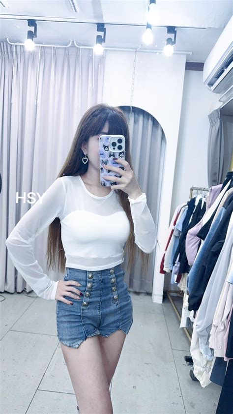 黃妤妤 - 換季一樣給你們最美的～ 款款直播入手💖💖💖 @精選 Hsy日韓美衣 #透視裝 | Facebook
