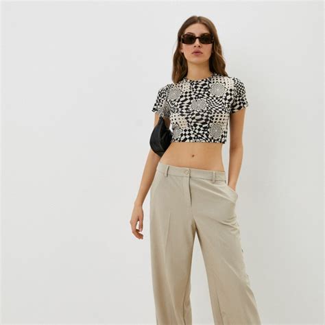 Ставим лайк: светлые брюки с низкой посадкой | theGirl