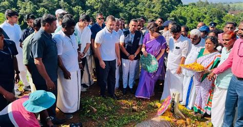 priyanka gandhi visits puthumala kodancherry