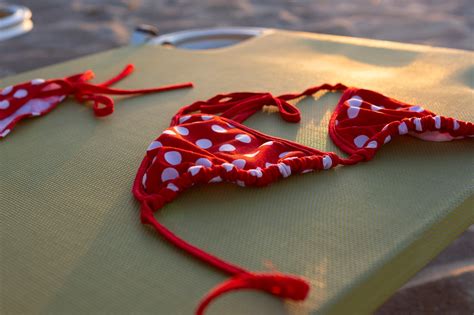 Badekleidung richtig pflegen So bleibt der Bikini länger schön