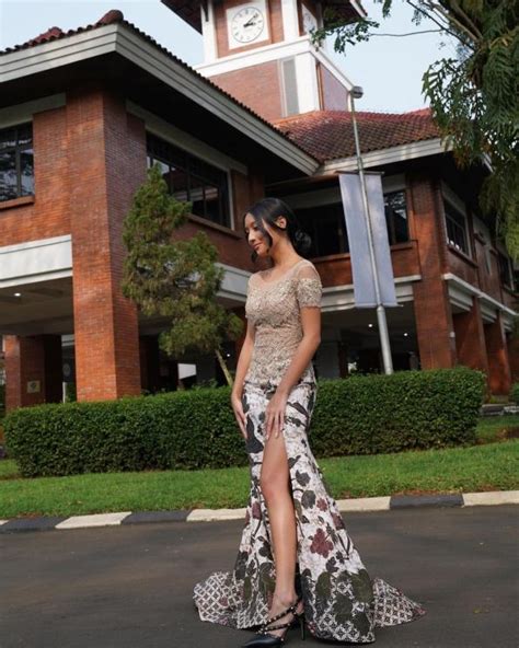 4 Hot Sexy Chloe Xaviera Bikini Pics