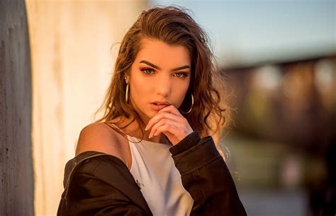 Model Model Brunette Kedalaman Lapangan Gadis Mata Hijau Wanita