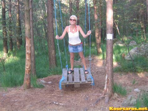 Ξεκωλιάρα ξανθιά MiLf βουλώνει τη πίσω τρύπα με τάπα και τον παίρνει στο μουνί KoUrSaRoS net