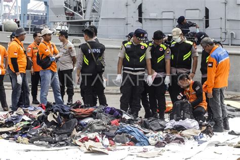 IDENTIFIKASI BARANG KORBAN LION AIR JT 610 ANTARA Foto