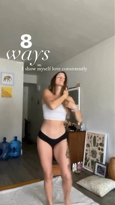 4 Hot Sexy Julia Ayers Bikini Pics