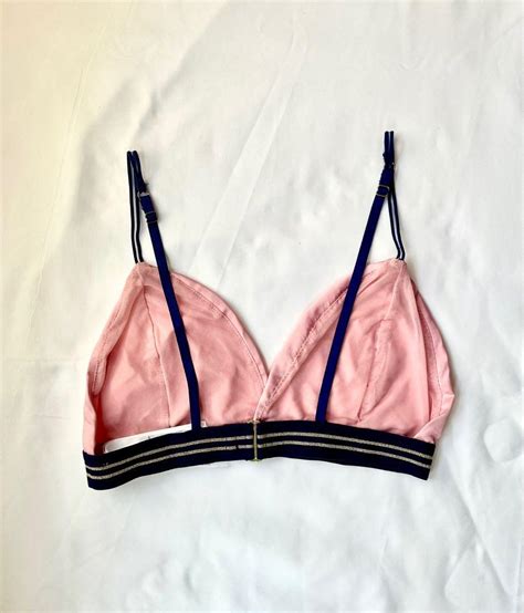 Stradivarius Bikini Bra Size M Fesyen Wanita Pakaian Wanita Lainnya Di Carousell